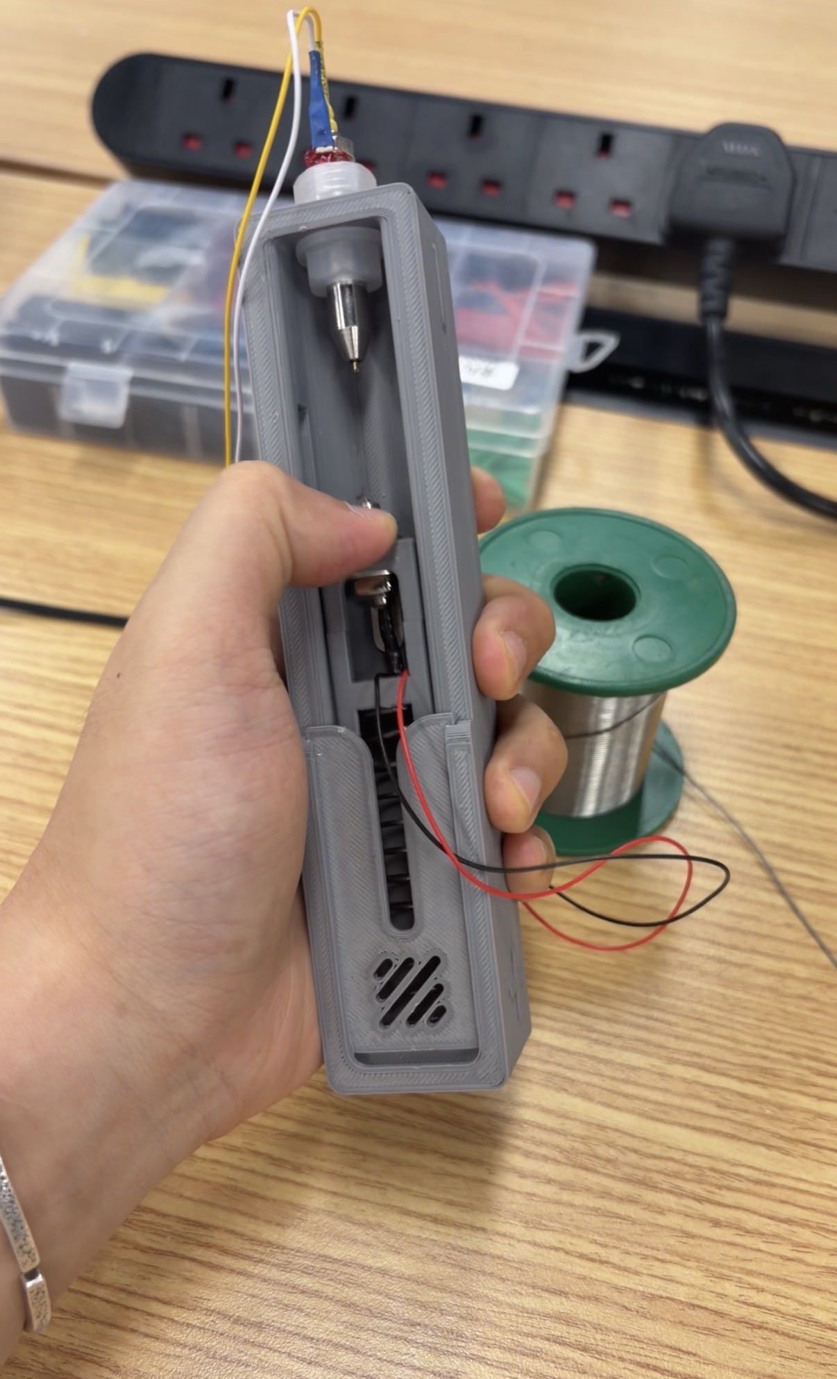 Battery test frame